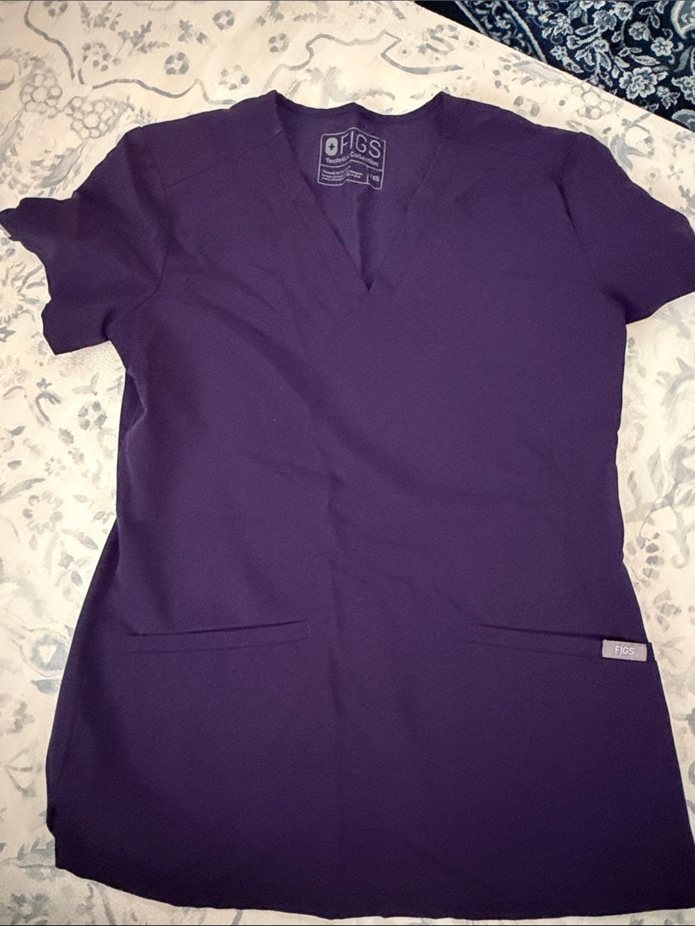 FIGS Casma XXSWomen's V-Neck Medical Top in Purple